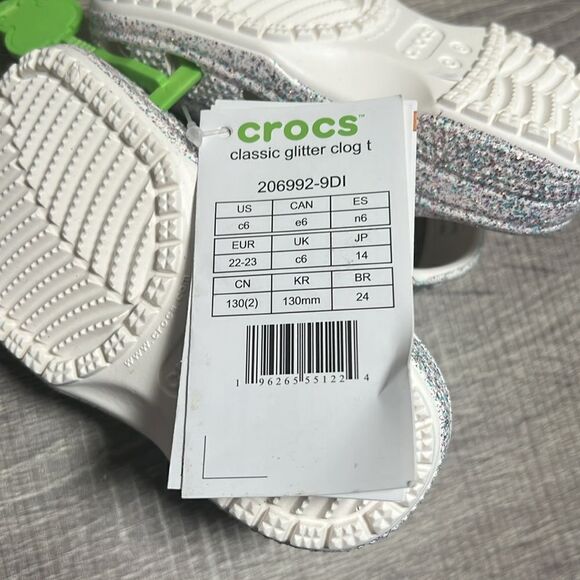 New Crocs Kids Clogs - Picture 5 of 6